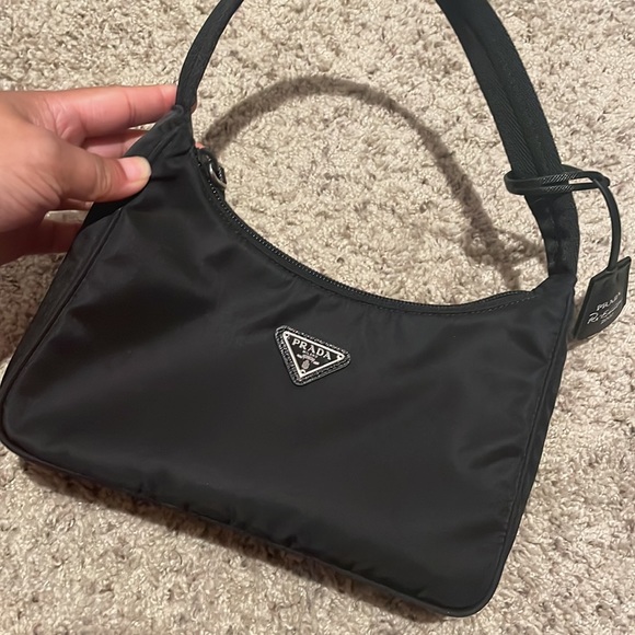 ❌❌ SOLD ❌❌ Prada Re-Edition 2000 Zip shoulder bag - Picture 5 of 14